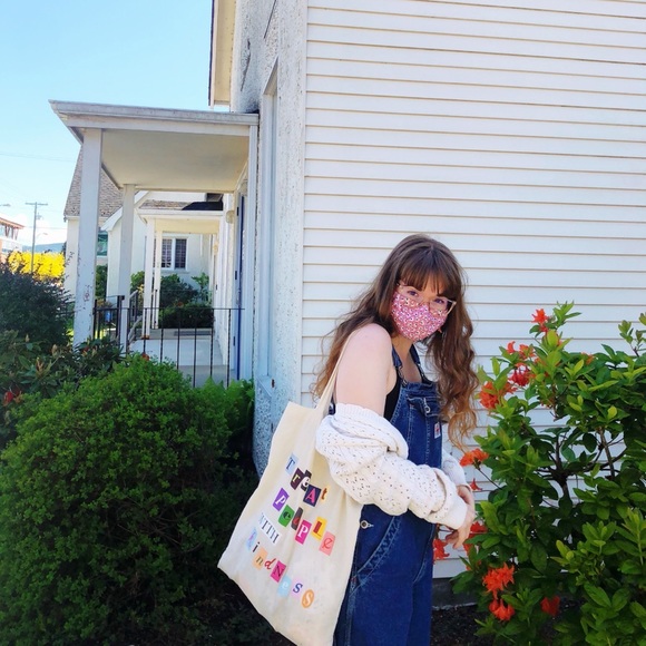 Meet your Posher, Cecilia - Picture 1 of 1